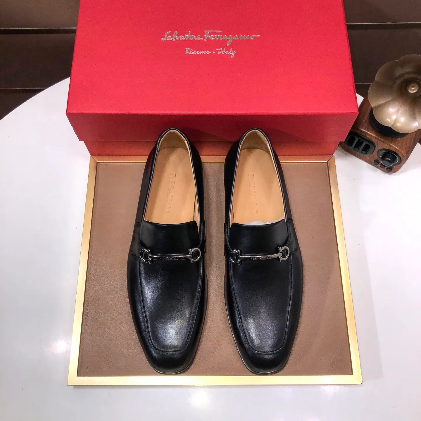 Men's shoes💰580💰【Ferragamo】Official website new product update👏High-quality casual shoes👟Imported first-layer calfskin with official website breathable printed fabric, comfortable and breathable, cowhide lining. Matching code: 38~44 (45 customized, non-refundable)